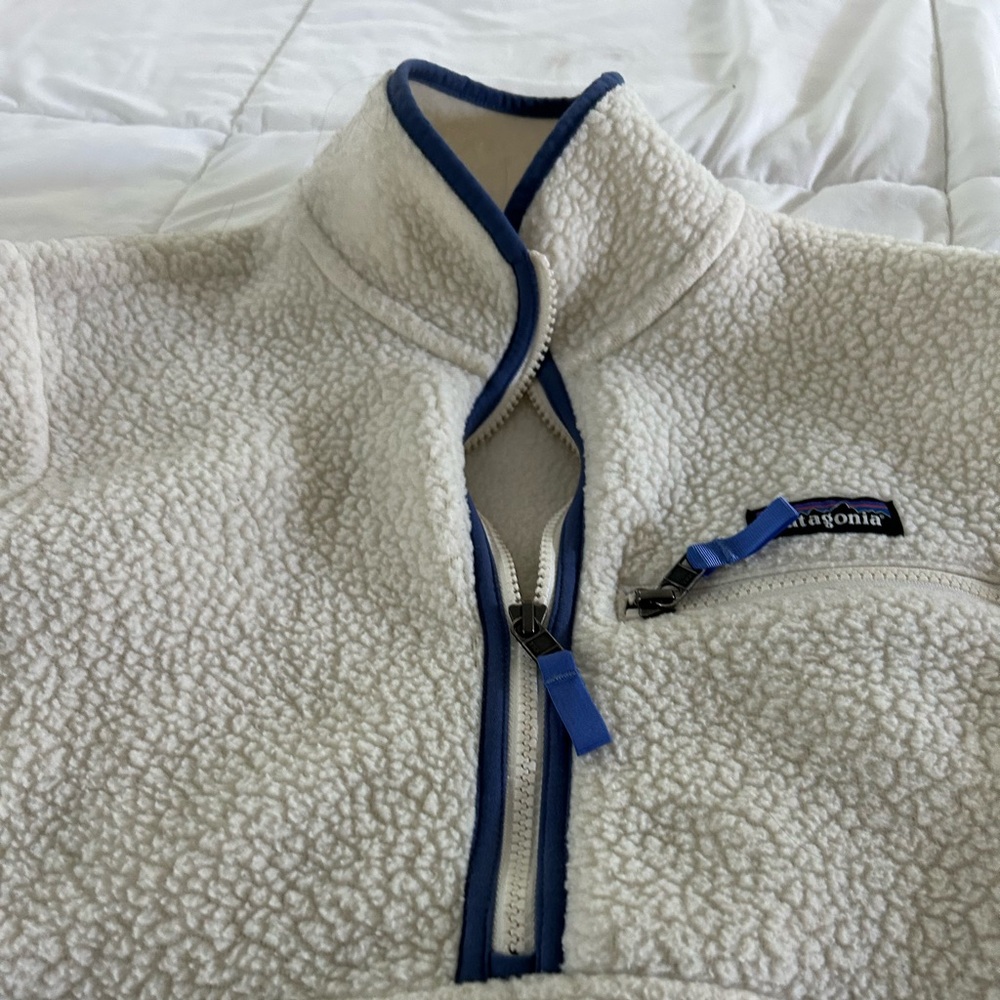 Patagonia cream color small fleece fits like extra small